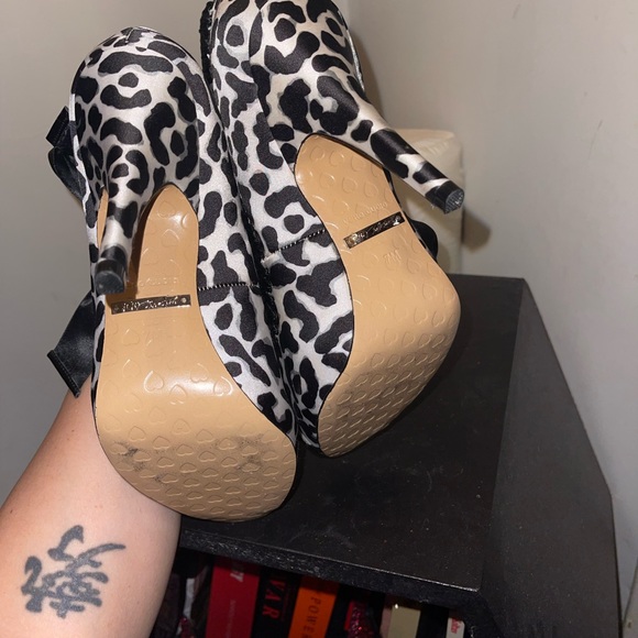 Betsey Johnson Leopard Print side tie, peep toe heels - Picture 3 of 5